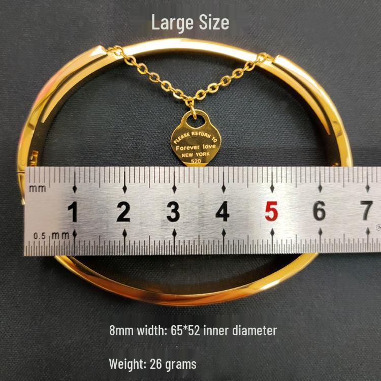 European & American Heart Chain Bracelet: Stainless Steel, Titanium, Unisex, Three Colors Available.