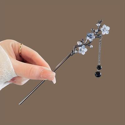 New Chinese Style National Style Butterfly Pearl Curved Moon Tassel Ancient Style Hairpin, with A Sense of Luxury and Simplicity.