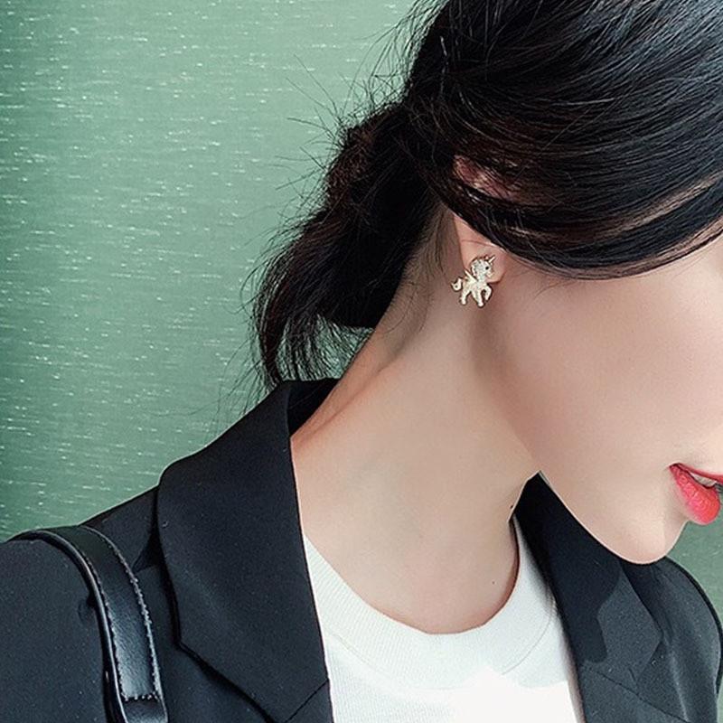 Boucle d'oreille Pendentif Cheval Élégant avec Zirconium Cubique Pour Fashionistas et Acheteurs de Cadeaux