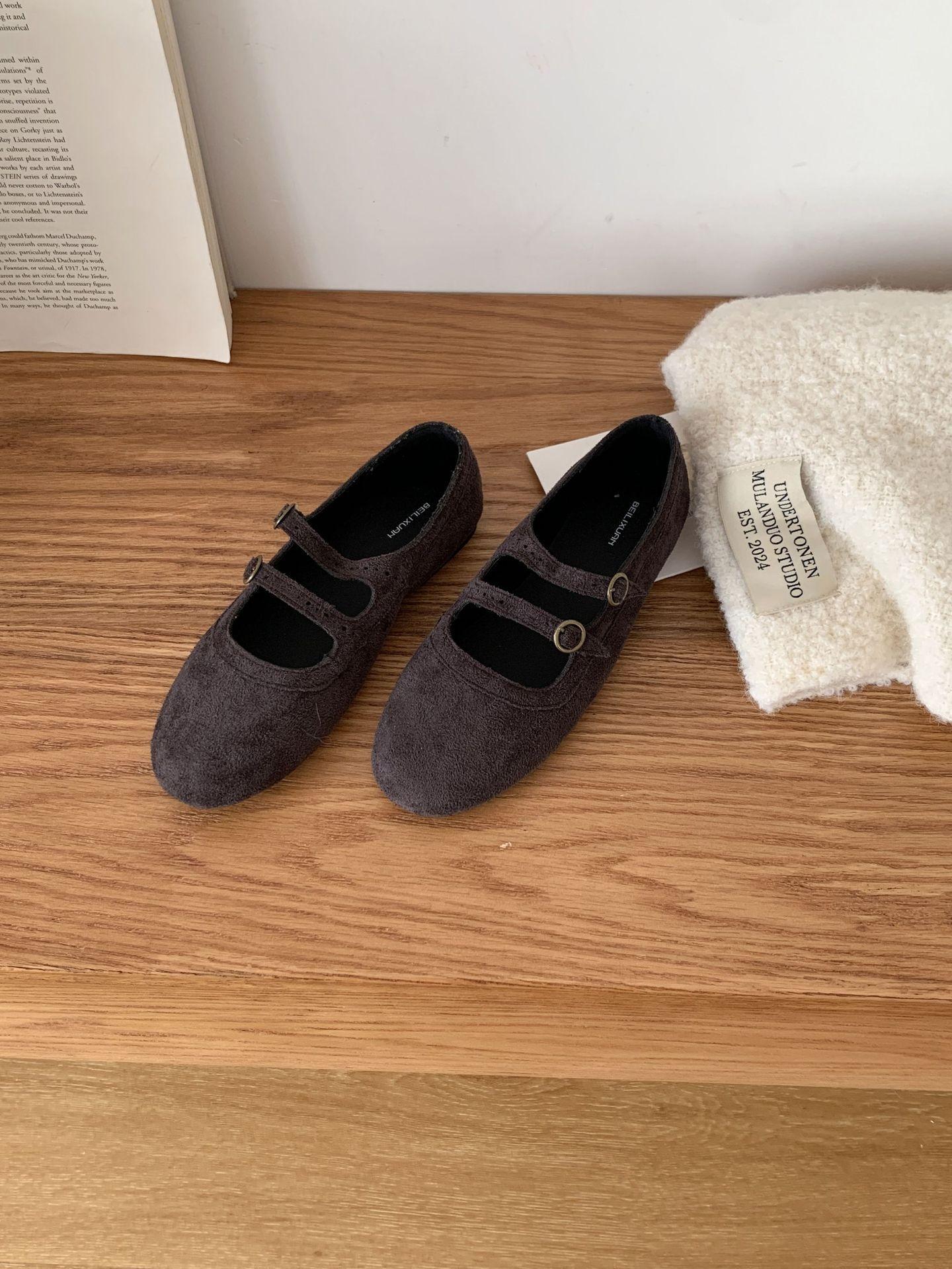 

2025 new French retro round head suede shallow mouth soft sole single shoe femininity double belt buckle flat-soled beanie shoes 39 серый