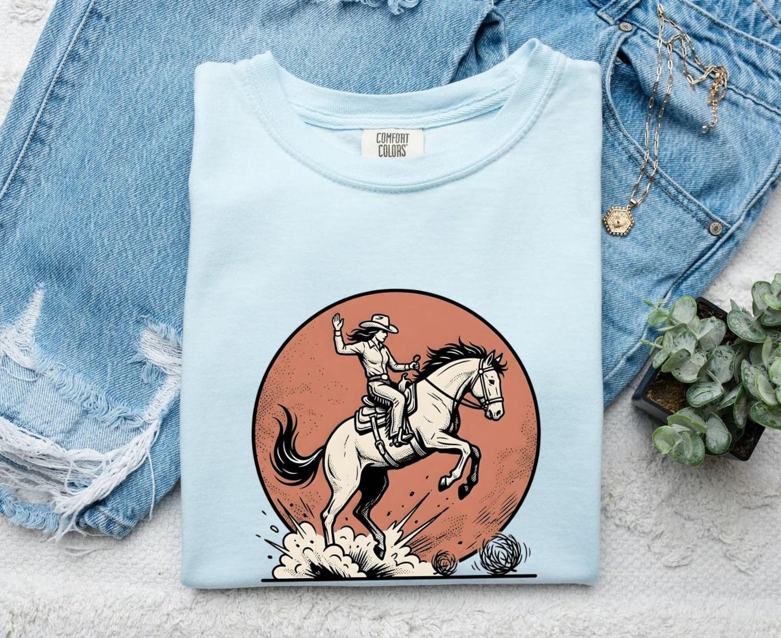 Bucking Horse Shirt Cowgirl Frontier Gift Women Classic Tee Bronco T-Shirt Rodeo Fan Retro Tshirt Pioneer Graphic Doodle Prairie Grass XL