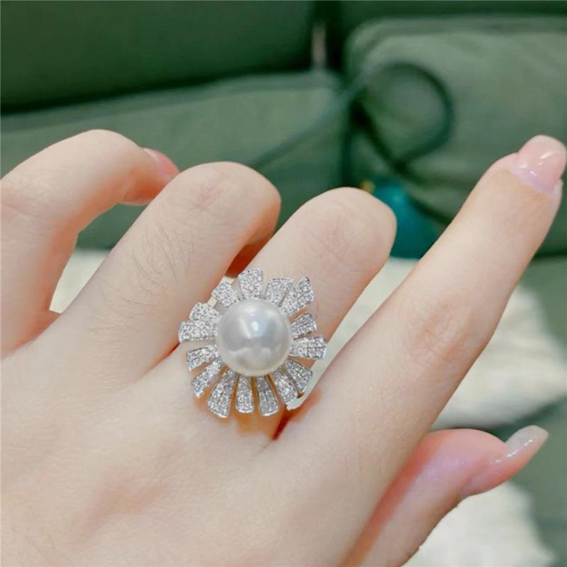 Elegant Sunflower Pearl Open Ring for Women - Stylish Luxury Valentine's Day Gift