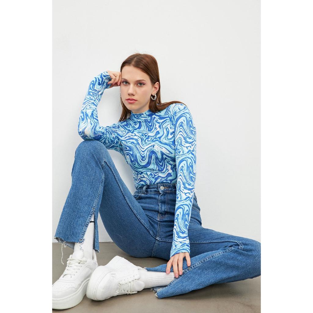 Schwarzer Damen-Body mit Fingerdetail