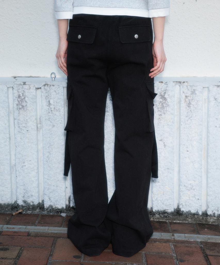 ROSEFRANTZ Cargo Slim Bootcut Pants [Black]