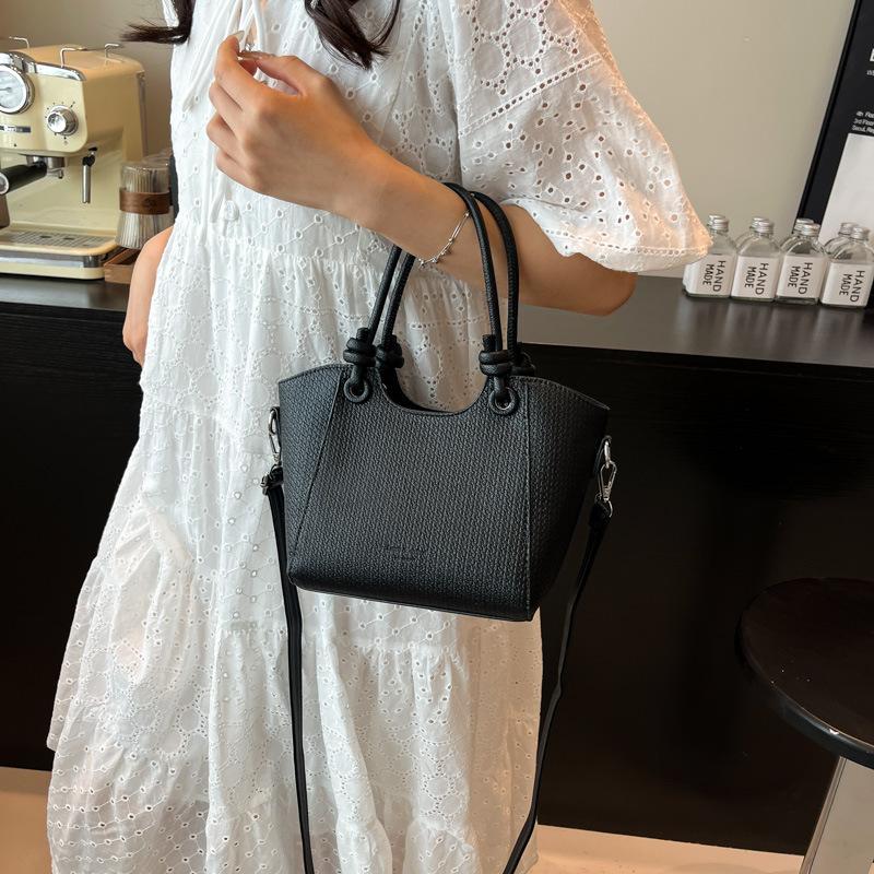 Hand-held Textured Bucket Bag Women's Summer Fashion Simple Casual Shoulder Bag New Trendy Women's Bag