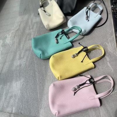 Handytasche der Macaron-Serie, Umhängetasche aus Rindsleder, tragbare kleine quadratische Tasche aus Rindsleder der ersten Schicht, kostenloser Anhänger.