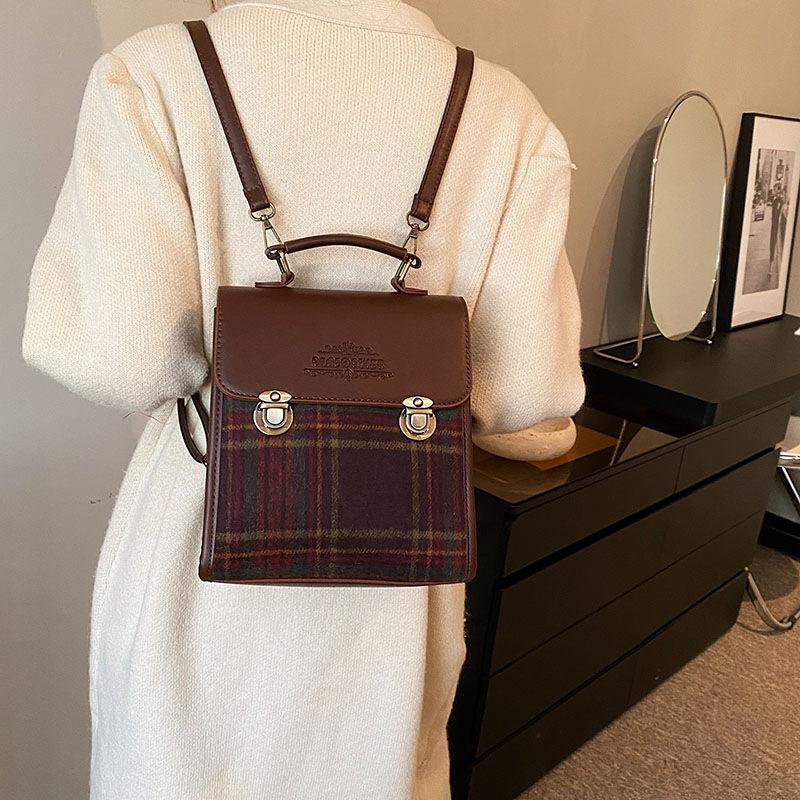 Korean Niche Backpack Women's New Fashionable Retro Handbag Student Travel Casual Small Backpack
