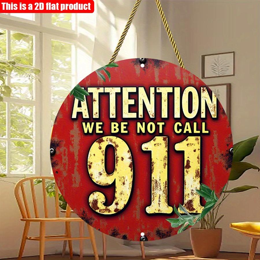 2D Flat 20*20cm1pc Attention We Be Not Call 911 Yellow Text Pendant, Red Vintage Style Rural Wall Art Plaque, Simple Wall Decoration Logo, Suitable
