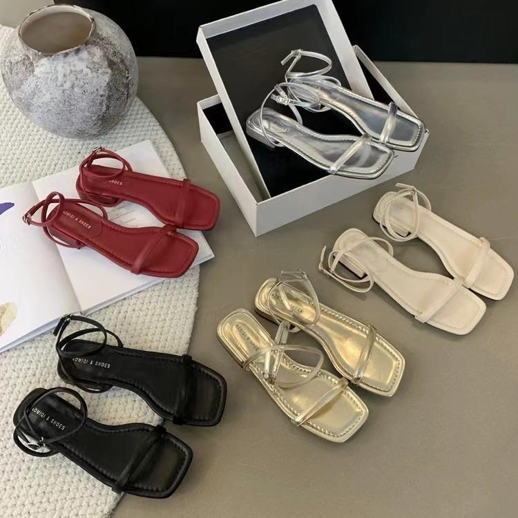 2025 spring and autumn new fashion Korean version casual low heel square head word with cool slippers with skirt beach sea