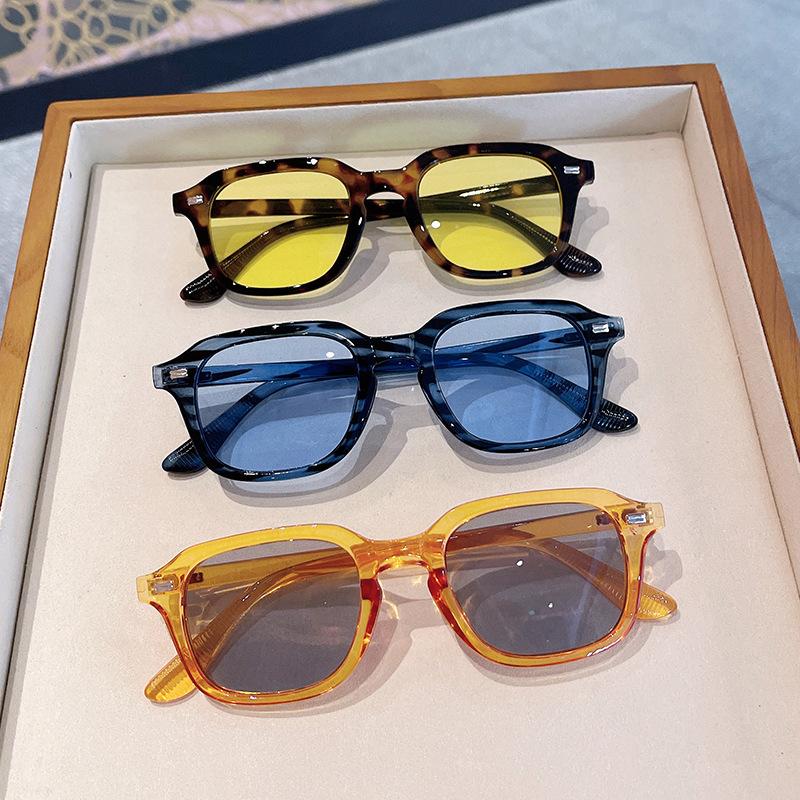 Korean Stylish Men Sunglasses Rivets Decoration Square Shape Sun Glasses for Women Holiday Travelling Sunglass for Women