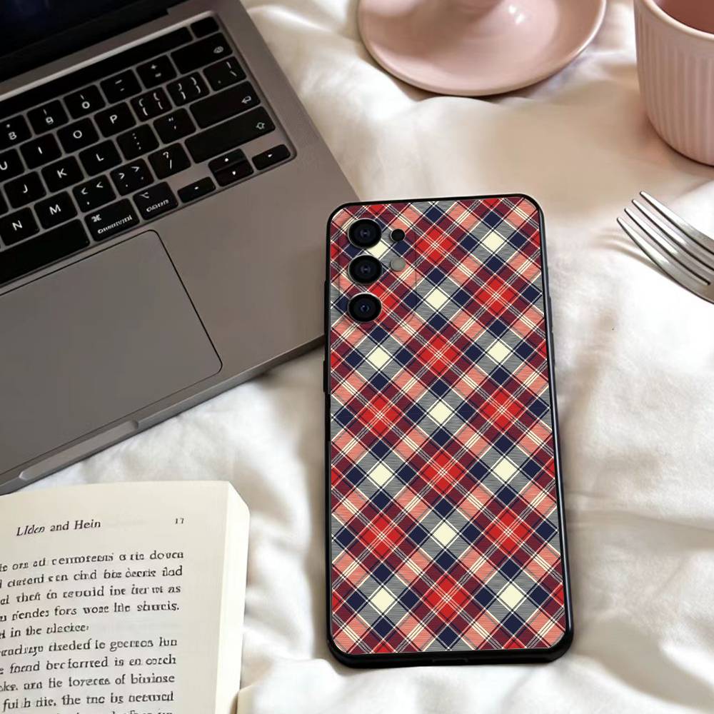 Scottish Tartan Pattern Phone Case For Samsung S25,24,23,22,30,21,10,9,Ultra,Plus,Lite,FE,4,5 G Soft Black Case