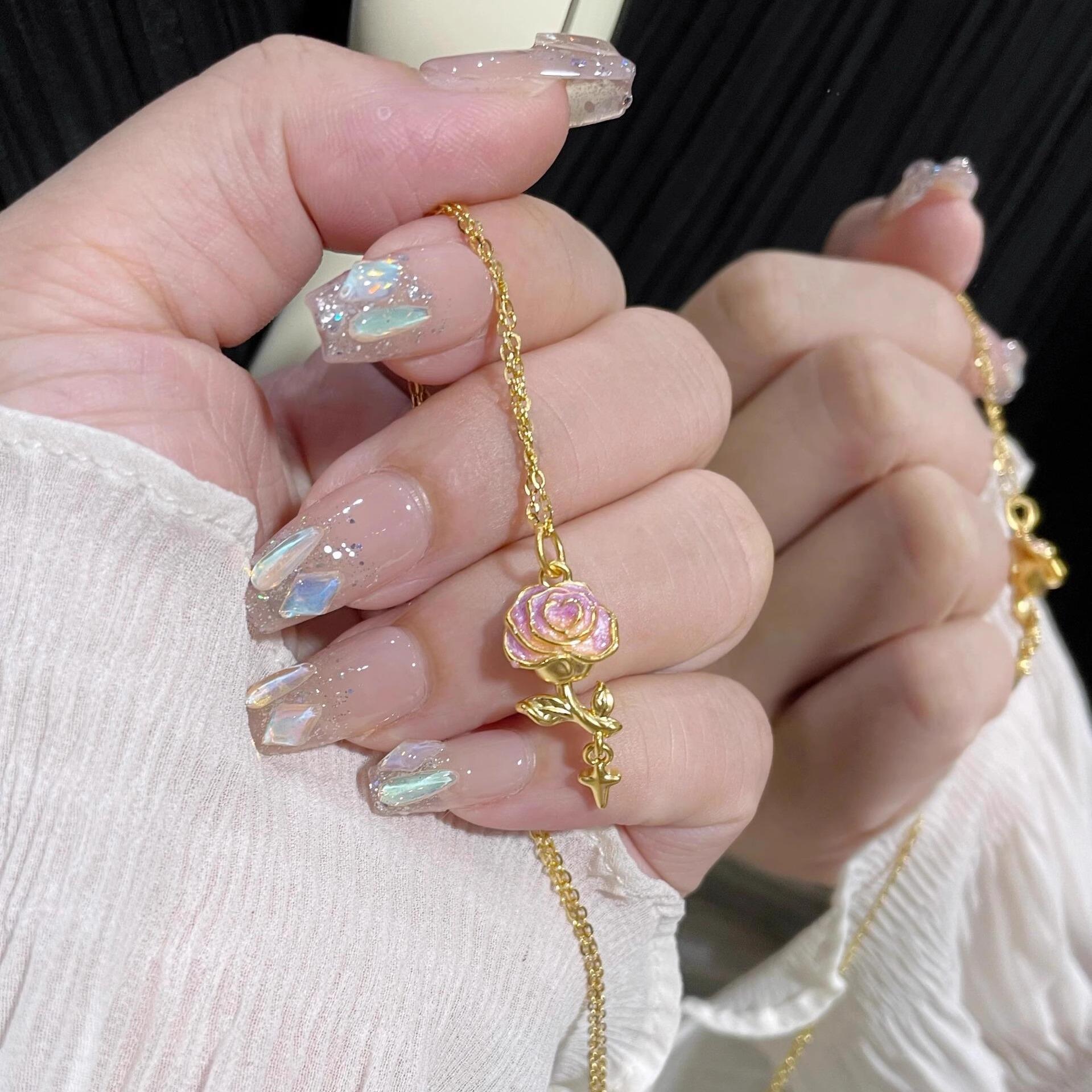 

Французское Легкое Роскошное Эмалевое Ожерелье с Подглазурной Росписью в Виде Розы и Змеи Модная Универсальная Премиальная Флуоресцентная Деликатная Цепочка для Ключиц