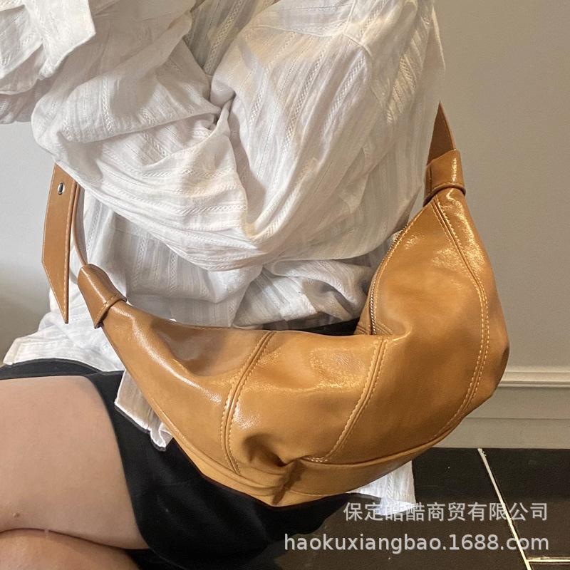 Large Capacity Bag Women's Versatile 2025 New High-end Niche Design Broadband Messenger Bag Casual Dumpling Bag