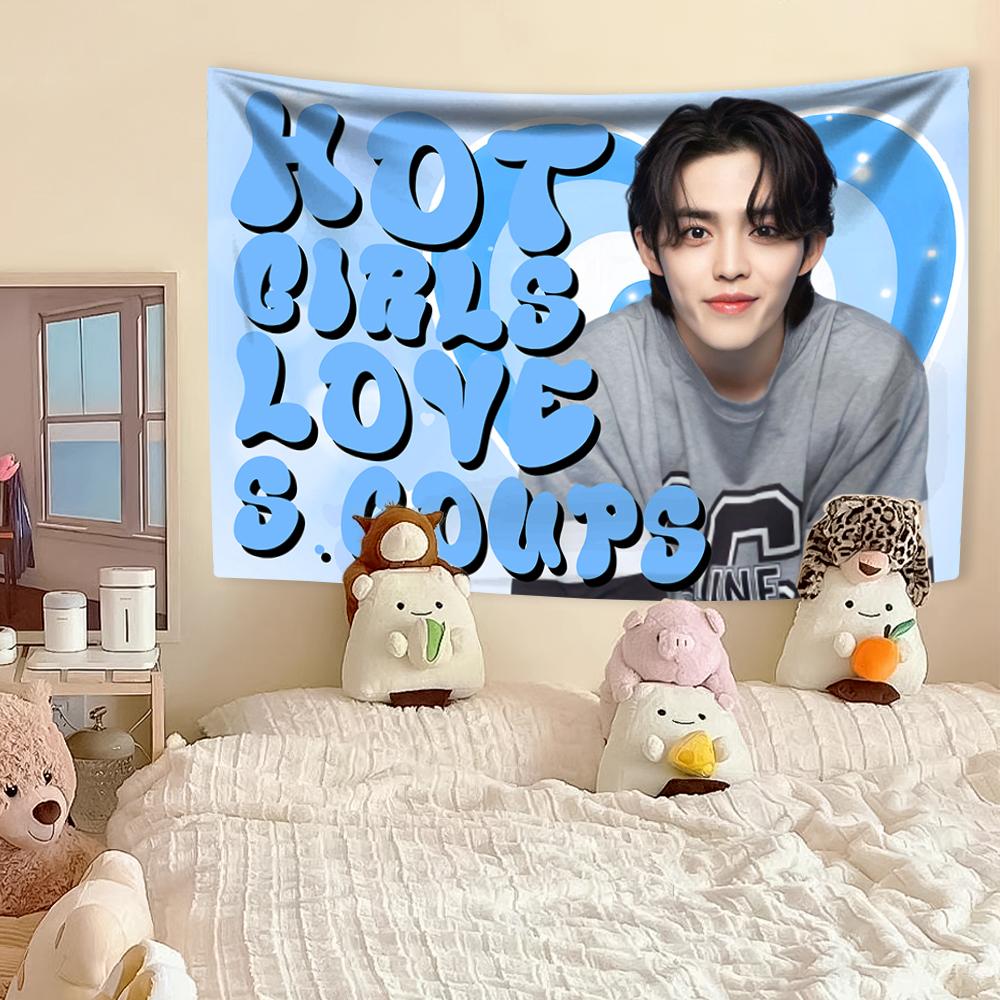 

Гобелен K-pop певца S-Scoups Домашний декор Настенный декор Спальня Общежитие Фоновая ткань Горячие девушки Концертный баннер Подарок на день рождения 29x37in