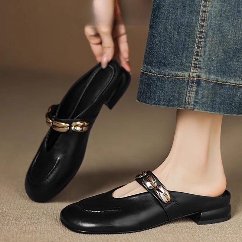 New Style of Women's Shoes with Thick Heels and Flip-flops