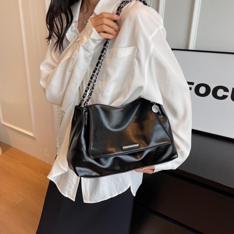 Large Capacity Bag Women 2025 New Popular High-end Shoulder Bag Summer Super Fire Commuter Chain Messenger Bag