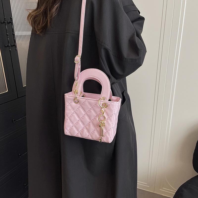 Niche design casual simple texture shoulder bag 2025 autumn new small square bag women's commuter messenger bag