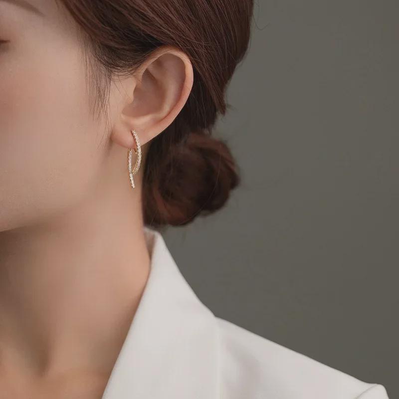 Korean One-Piece Diamond-Inlaid Cross Ear Clips for Women (Non-Pierced, Painless)