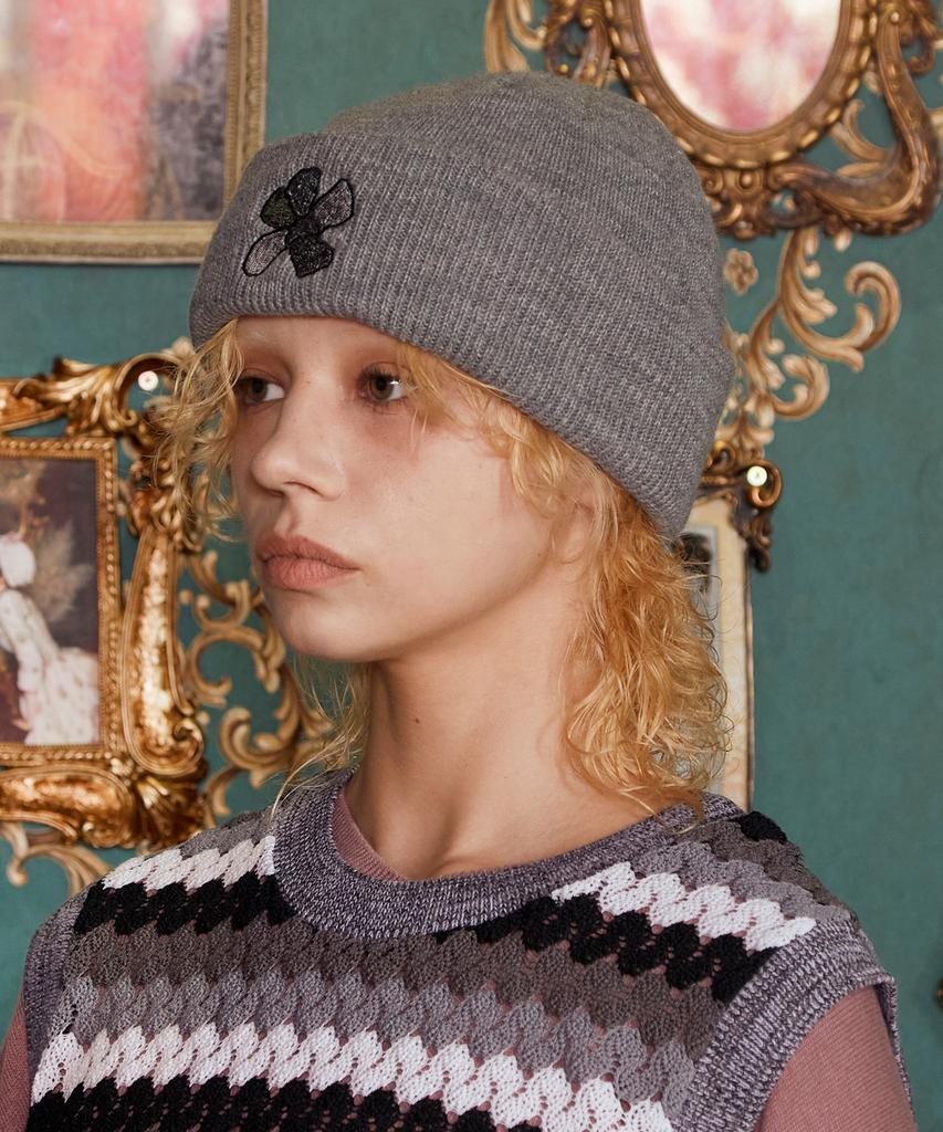 UNALLOYED Flower Beanie / Gray