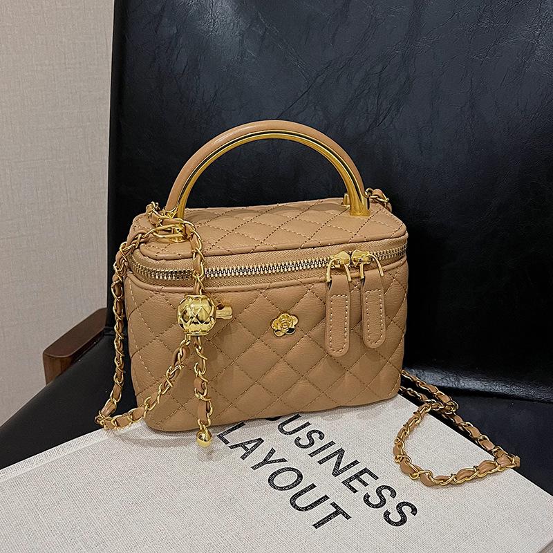 Роскошная сумка-тоут с цепочкой Argyle Crossbody — коллекция Весна 2025 хаки