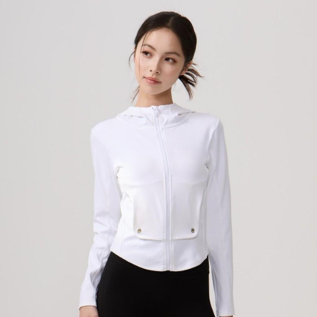 Lu Chuan Slim Fit Hooded Yoga Jacket with Waistband Pocket and Zipper.