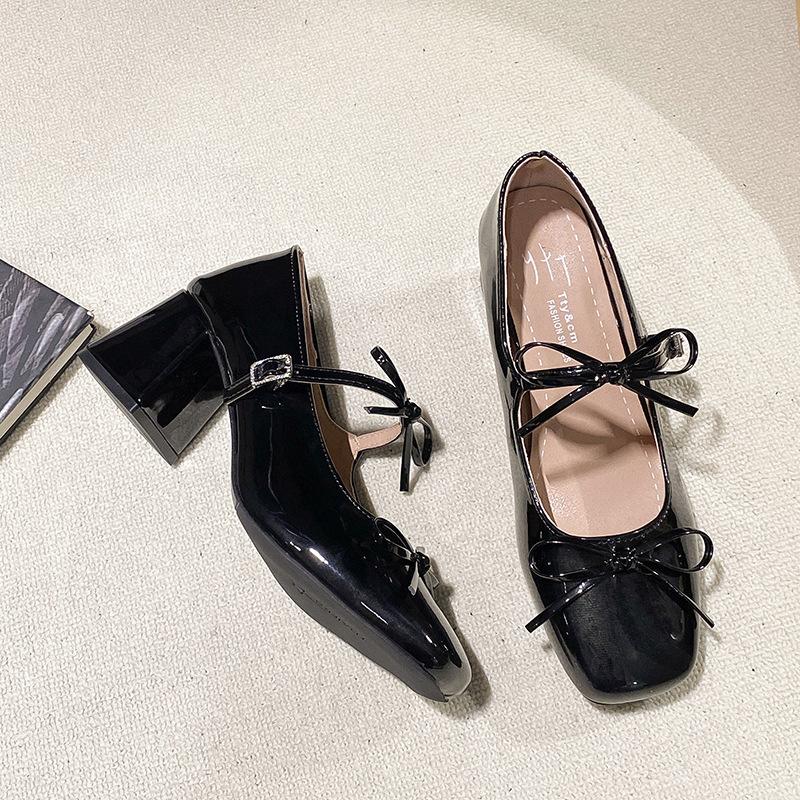 Temperament round head bow word with Mary Jane shoes women's 2025 spring light mouth thick heel single shoes silver small leather shoes