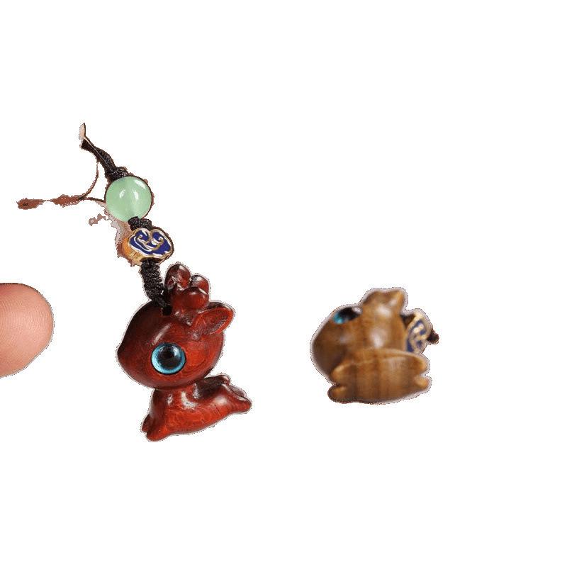 Green Sandalwood Deer Pendant Keychain: Wood Carving Charm for Bags and Ornaments
