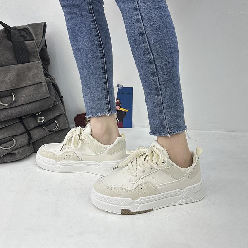 Vielseitige kleine weiße Schuhe mit dicker Sohle Kinder Frühling und Herbst Neue Mode Vielseitige Sport- und Freizeit-Board-Schuhe