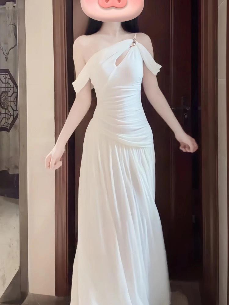 French Elegant One-Shoulder Summer 2026 Dress: Slimming Waist, High-End Long Skirt Large