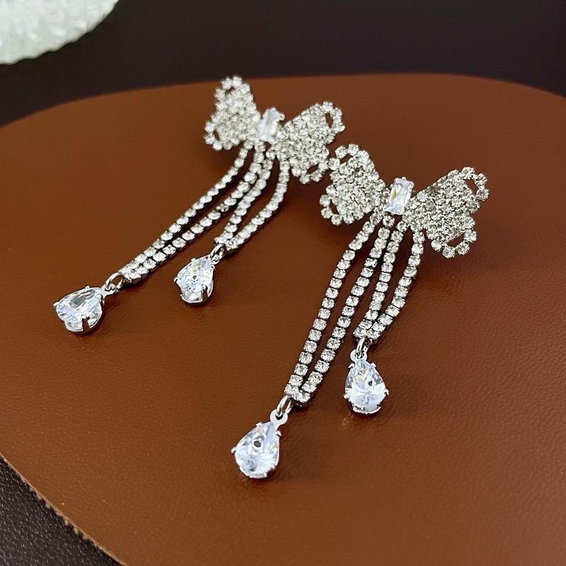 S925 Silver Needle Rhinestone Tassel Earrings - Exquisite Long Claw Chain with Colored Diamonds, European & American Style