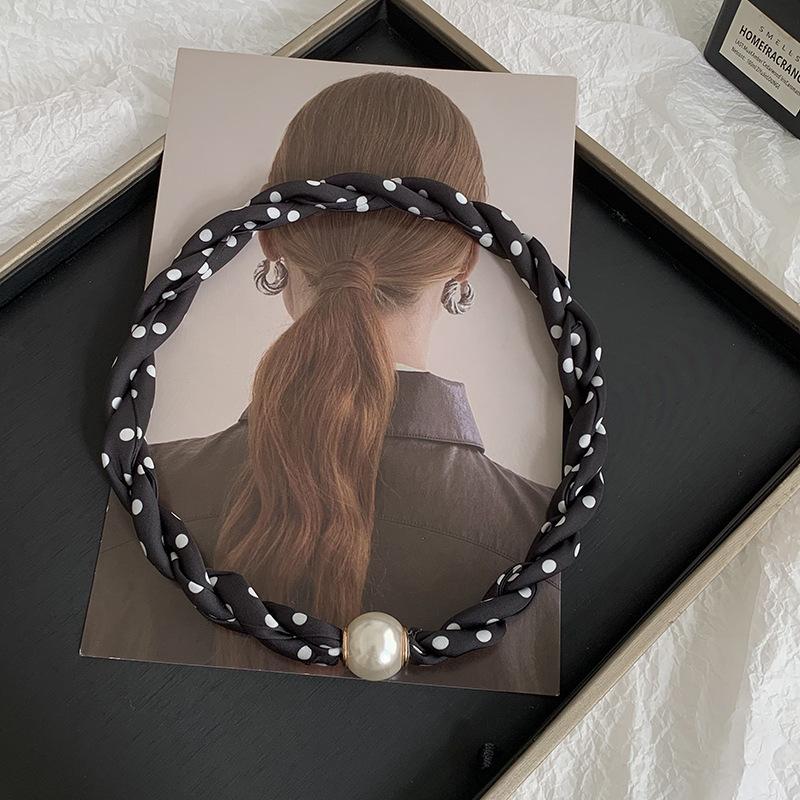 Pearl necklace twist silk scarf high-end neck protection scarf with shirt magnetic silk scarf simple scarf collarbone chain
