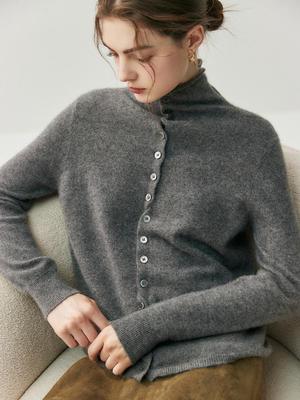 Damen Kaschmir Pullover mit gerolltem Rand, halbem Stehkragen - Minimalistisch, Lockerer Schnitt, Figurschmeichelnder Langarm.