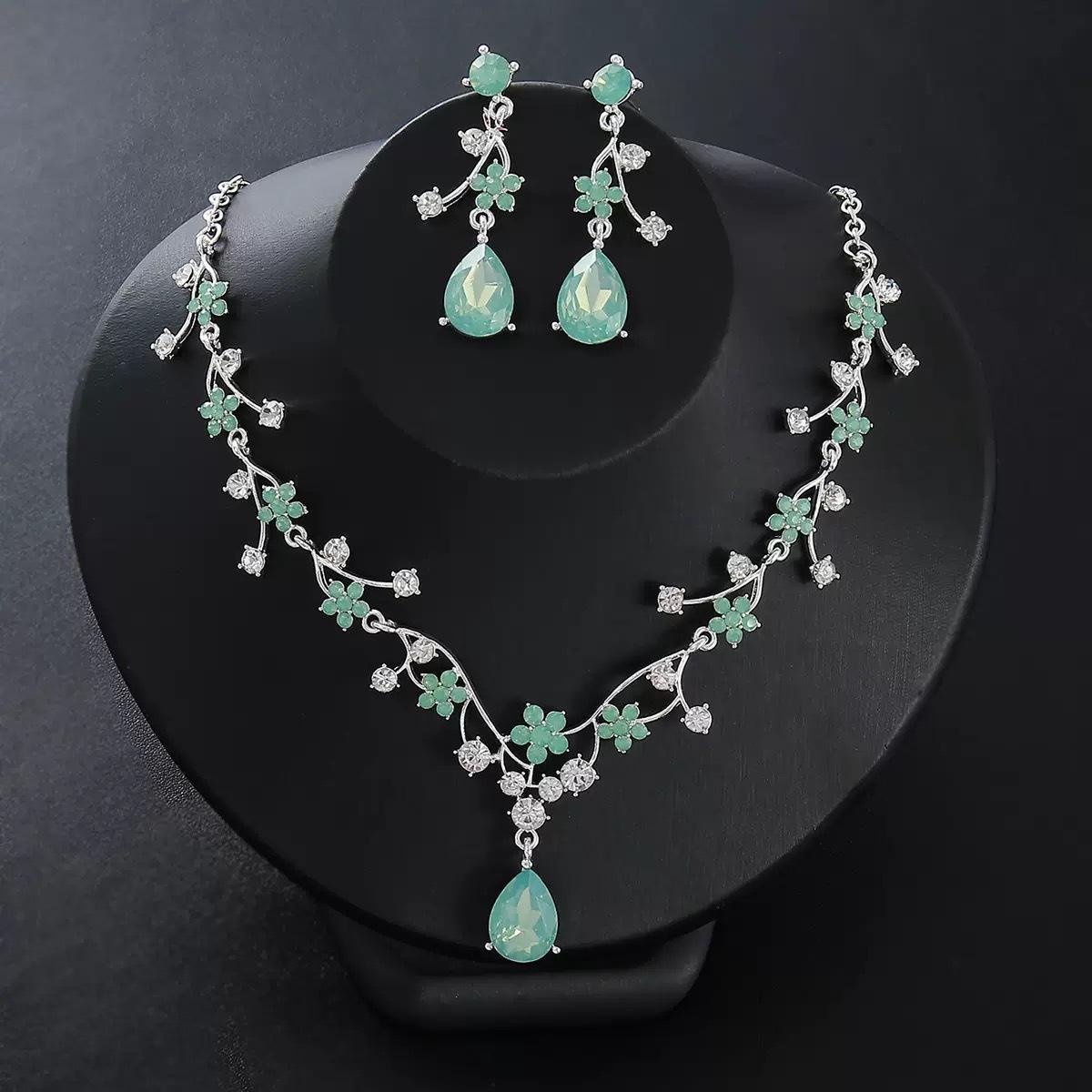 

2026 Bridal Wedding Banquet Crystal Necklace Earrings Niche Design Light Luxury Elegant Jewelry Set 45CM