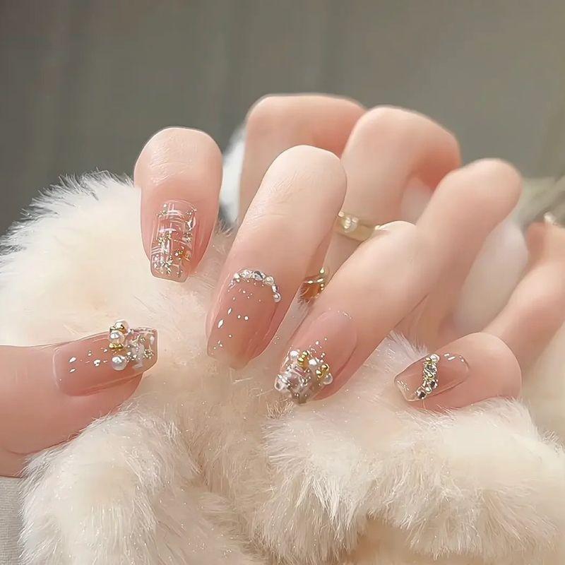 

Средней длины Длинные Носимые Наклейки для ногтей Чистое Желание Голые Квадратные Головы Причудливый Классический Стиль Флэш Жемчуг Стразы Накладные Ногти Tweed Style-Mid Length Long Length