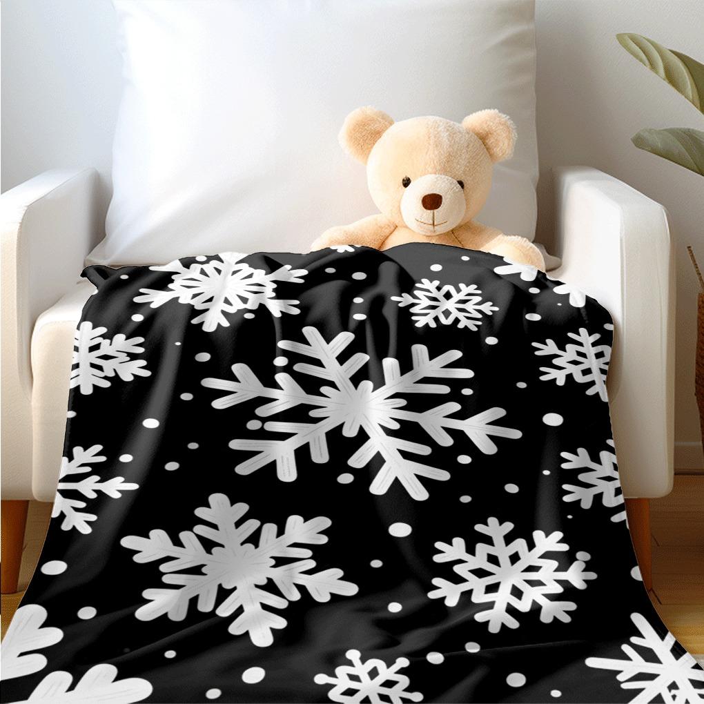 Black and white snowflake pattern printed flannel blanket, suitable for sofas, chairs, and bedrooms.