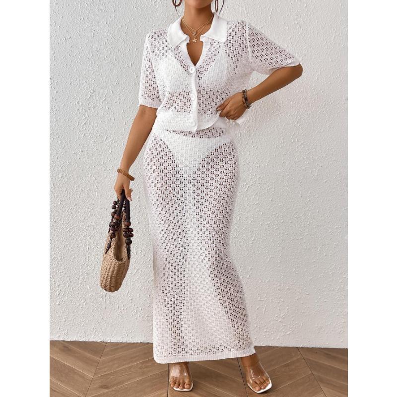 Dámský sexy dvoudílný oblek s výřezy, polokošilí, zapínáním na knoflíky, bundou a sukní