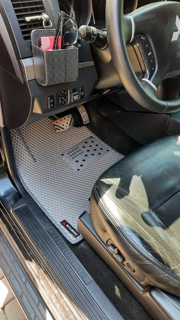 Коврики EVA (серые) для Mitsubishi Pajero Wagon III