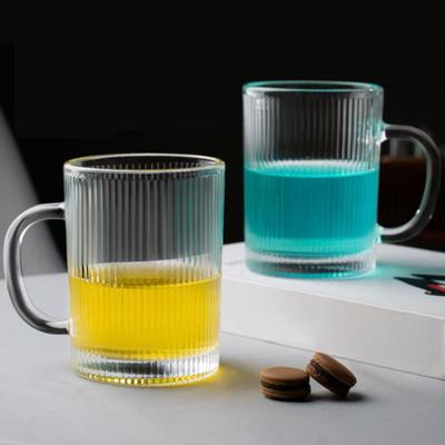 Verres 330ml Ménage Transparent Ensemble de 4 Verre à Bière de Blé Verre à Rayures Verticales Tasse à Eau Résistante à la Chaleur avec Anse
