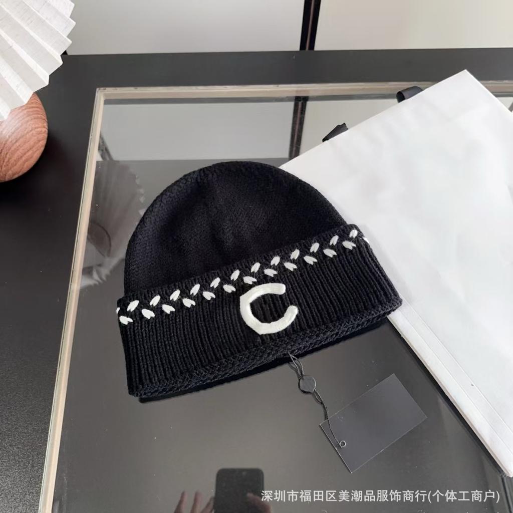 New Autumn and Winter Crochet Knitted Hat Women's Warm Wool Cold Hat Three-dimensional Embroidery Versatile Travel Pullover Hat