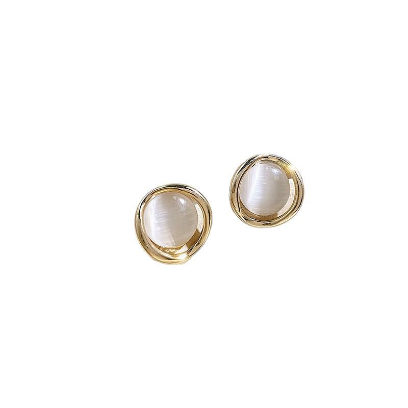 Silver Needle Cat's Eye Stone Circle Stud Earrings - French Retro Design, Light Luxury & Simple High-End Jewelry for Women