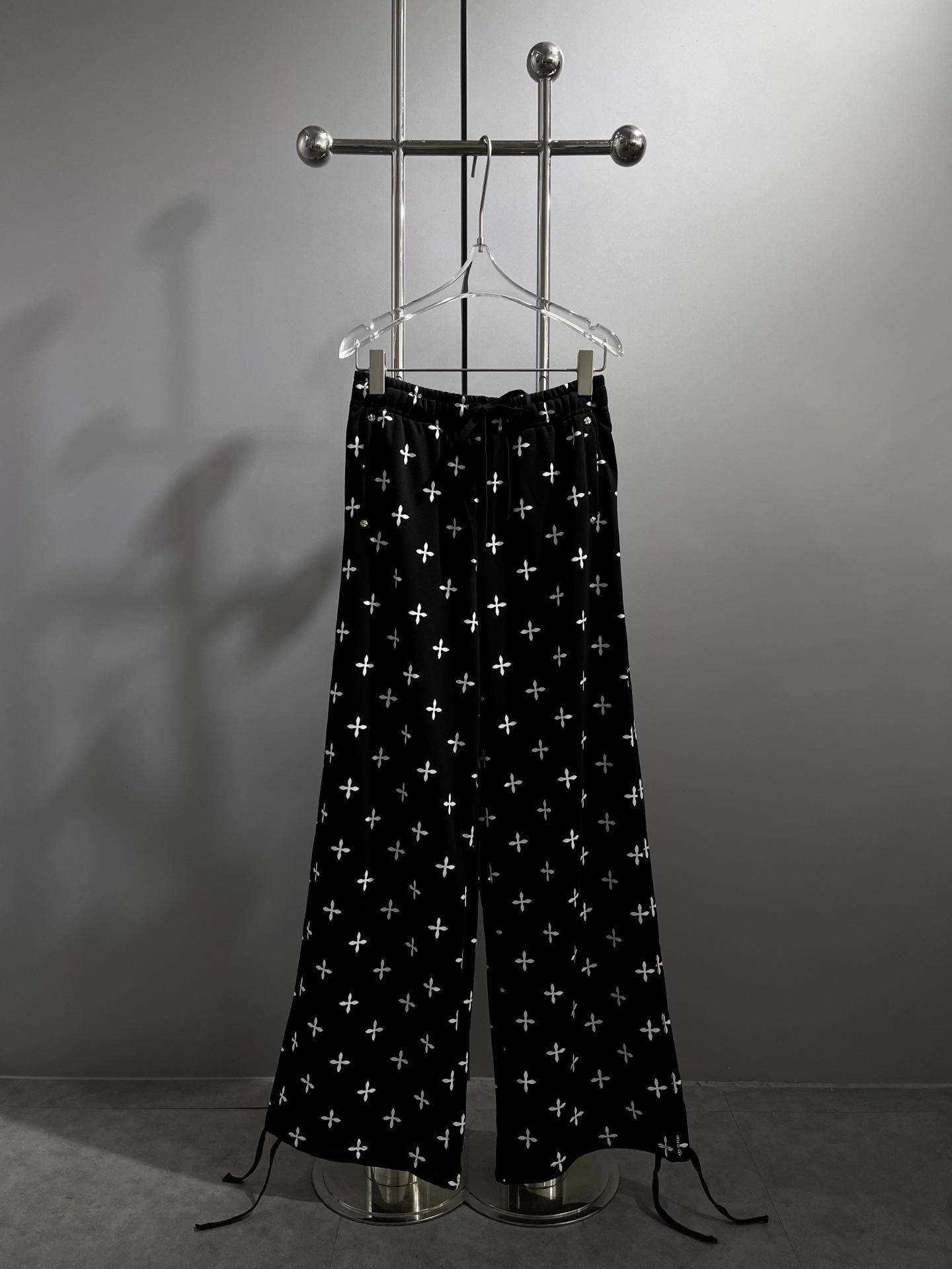 

SMFK Black Wide-Leg Sweatpants with Cross Flower Print L