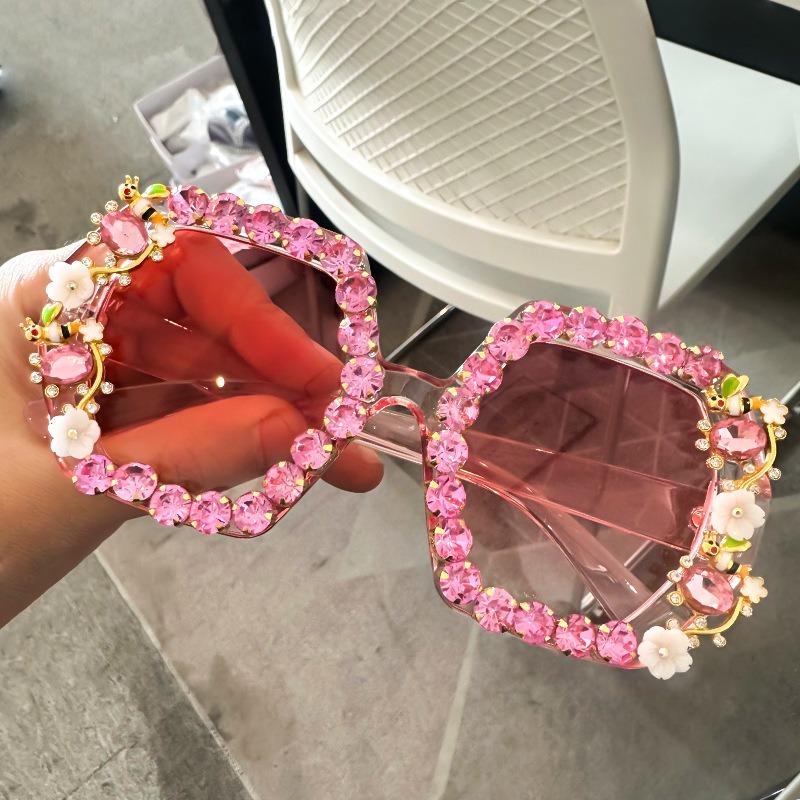 Nicht polarisierte neue Marke Luxus quadratische Sonnenbrille Frauen Diamant Kristall Strass Sonnenbrille Schattierungen