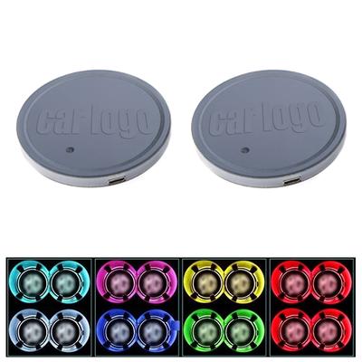 2 Stück LED Auto Logo Getränkehalter Untersetzer 7 Farben wechselnd USB Lade Matten Flaschenuntersetzer Autolampen