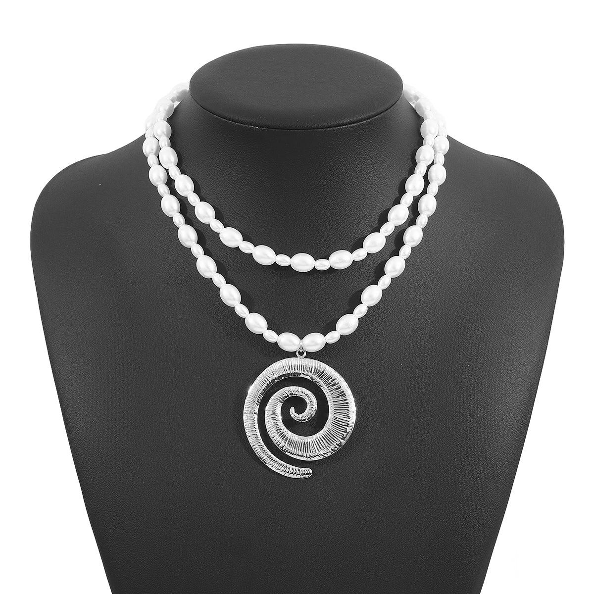 

Women French Vintage Necklace Elegant Imitation Pearl Choker Luxury All Match Pearl Clavicle Necklace For Women білий