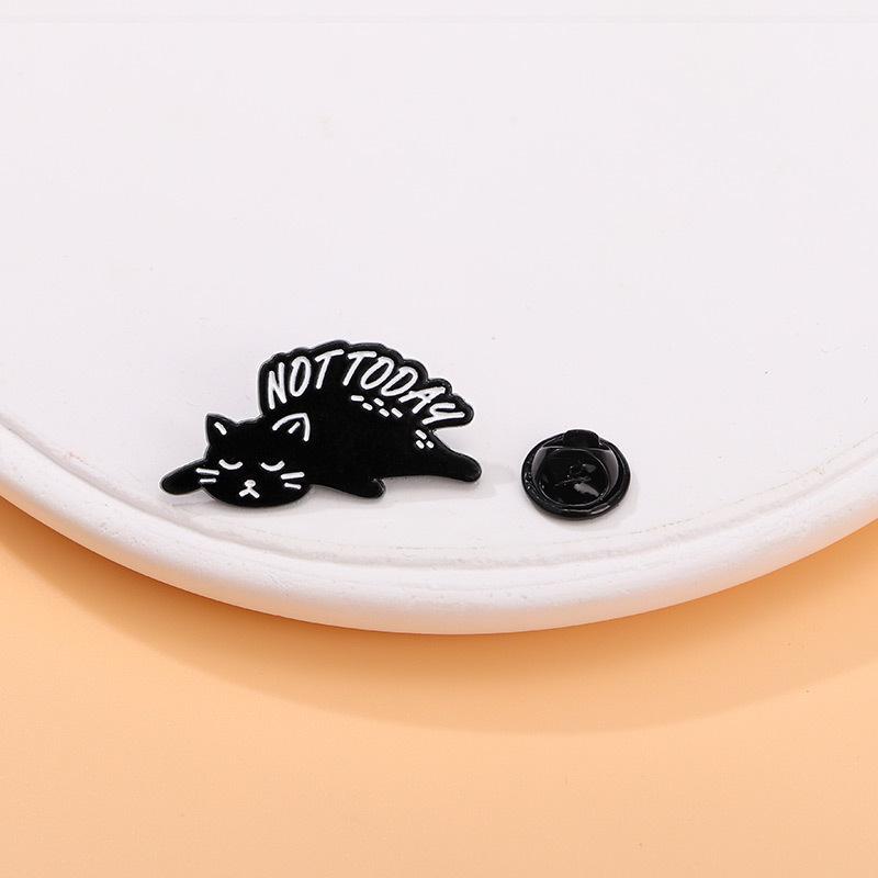 Adorable Black Cat Cartoon Brooch: Simple Animal-Shaped Accessory