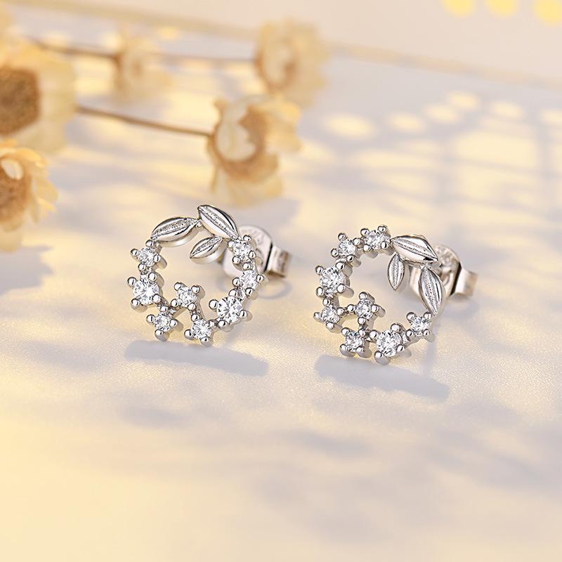 Modische Blattgirlanden Zirkon Ohrringe Schlichte Mini Kunst Stil Kleine Ohrringe für Frauen