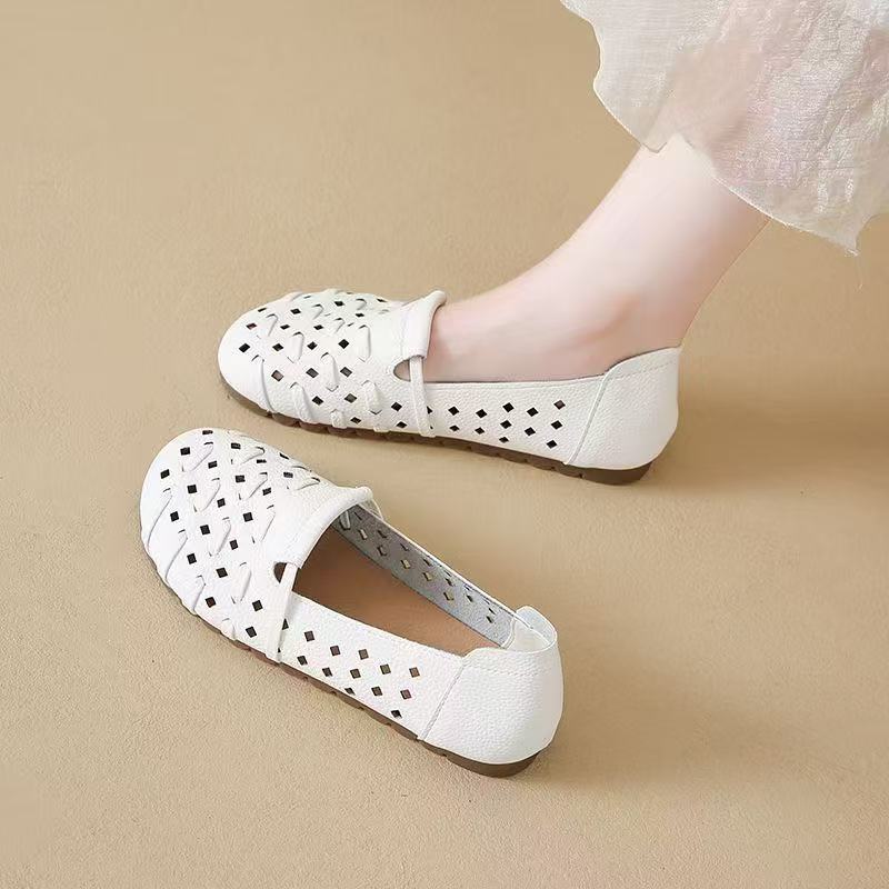 2025 summer new hollow hole shoes beef tendon soft sole one pedal casual breathable mother shoes flat single shoes women
