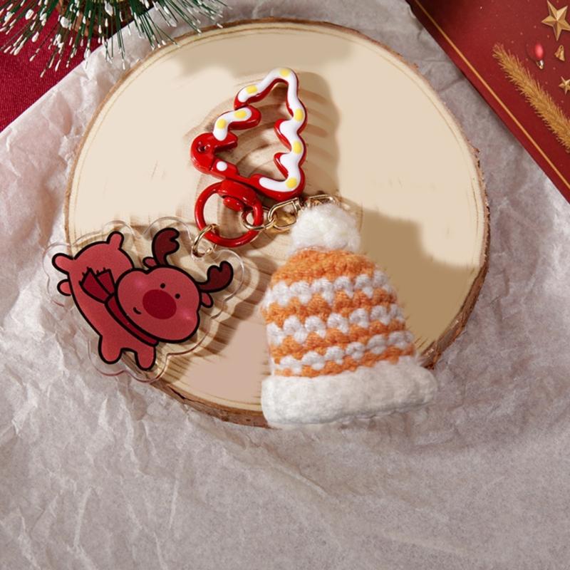 Handcrafted Christmas Santa Keychain Portable Keychain Pendant Hand Knit Festive Accessory for Christmas Enthusiasts