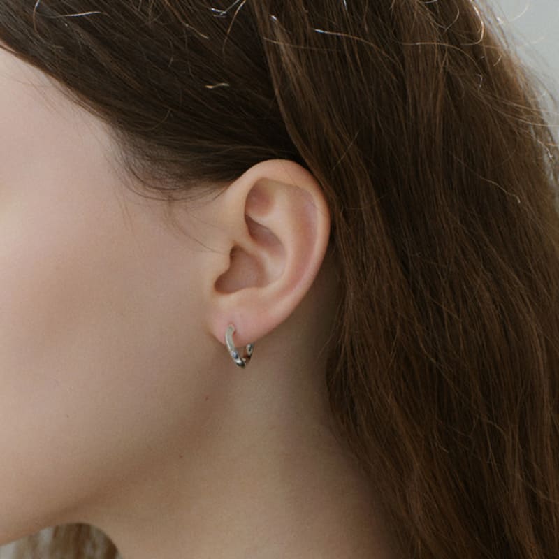 

NORMALLEE [Silver 925] Curve Line One-touch Earrings Silver