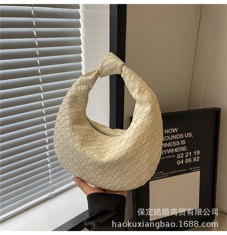 Niche design hand-woven bag versatile underarm bag women's high sense 2025 new single shoulder portable dumpling bag